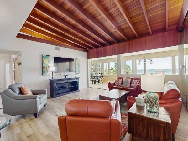 Madeira Beach Penthouse Four Bedroom Sleeps 12