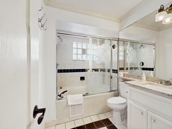 Madeira Beach Penthouse Four Bedroom Sleeps 12