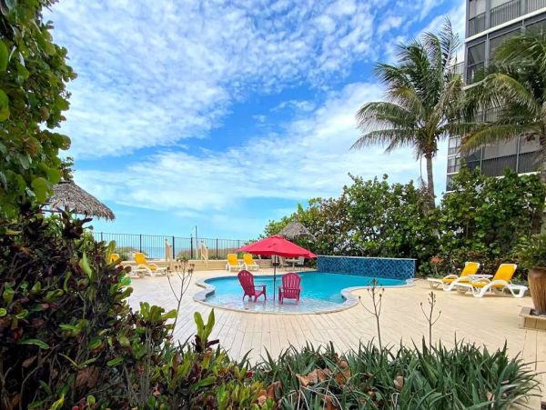 Madeira Beach Penthouse Four Bedroom Sleeps 12