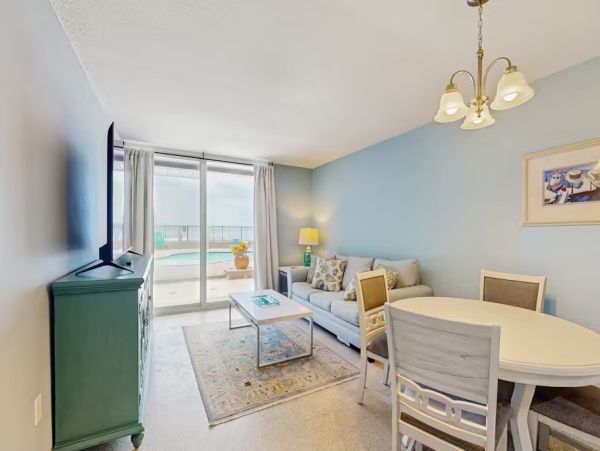 First Floor Lovely Beachfront Residence Madeira Beach