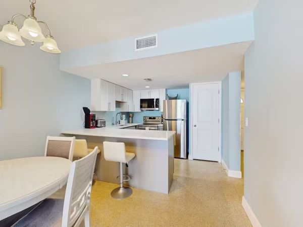 First Floor Lovely Beachfront Residence Madeira Beach