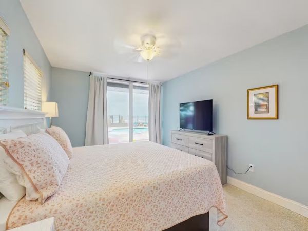 First Floor Lovely Beachfront Residence Madeira Beach