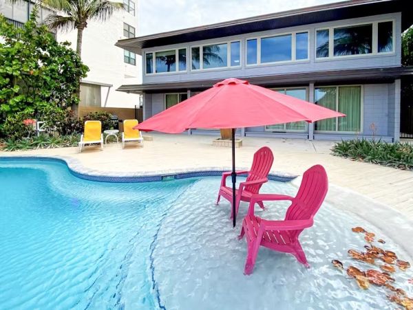First Floor Lovely Beachfront Residence Madeira Beach