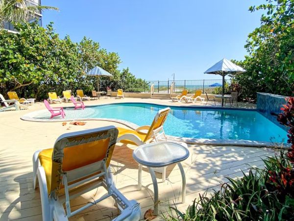 First Floor Lovely Beachfront Residence Madeira Beach