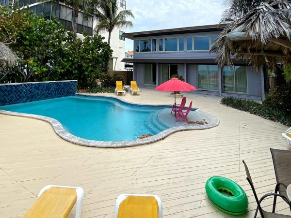 Madeira Beach 2 Bedroom Oceanfront Condo