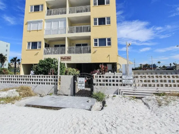 Beachfront Condo 3 Bedroom in Redington Shores