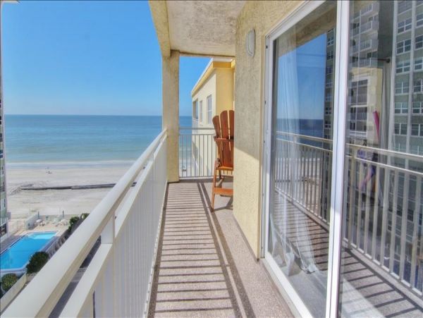 Beachfront Condo with private balcony , views, heated pool , hot tub & AC