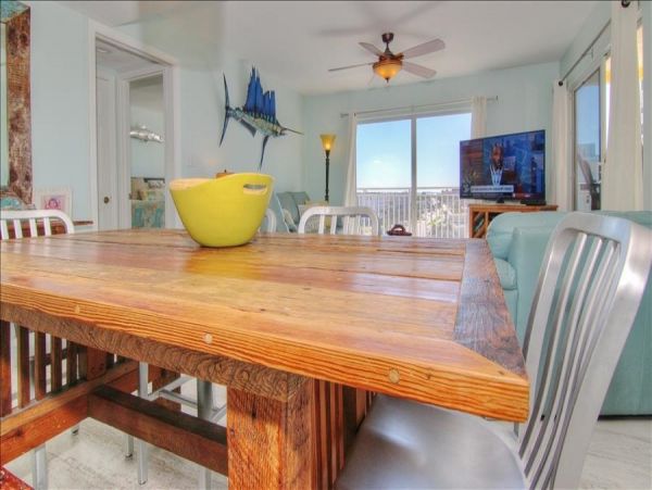 Beachfront Condo with private balcony , views, heated pool , hot tub & AC