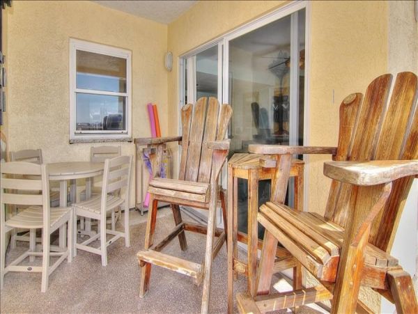 Beachfront Condo with private balcony , views, heated pool , hot tub & AC