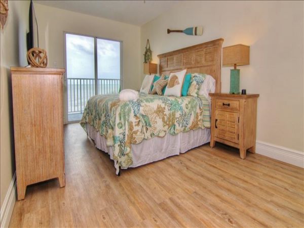 Beachfront Oasis Vacation Condo In Redington Shores Sleeps 8