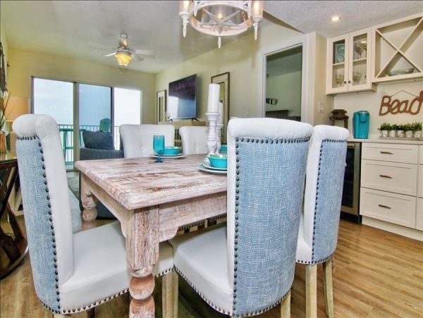 Beachfront Oasis Vacation Condo In Redington Shores Sleeps 8