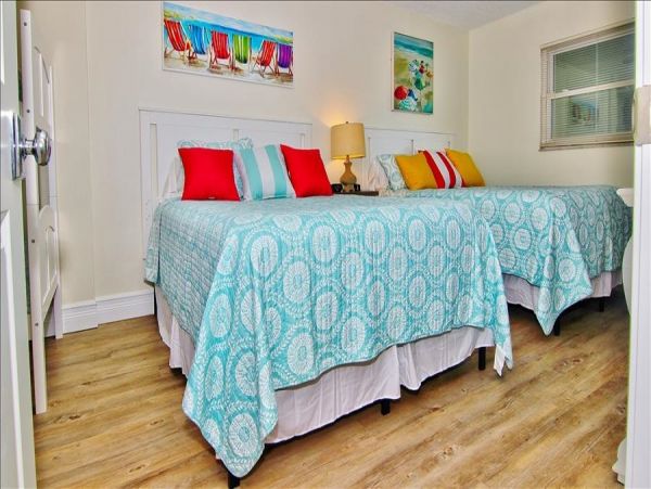 Beachfront Oasis Vacation Condo In Redington Shores Sleeps 8