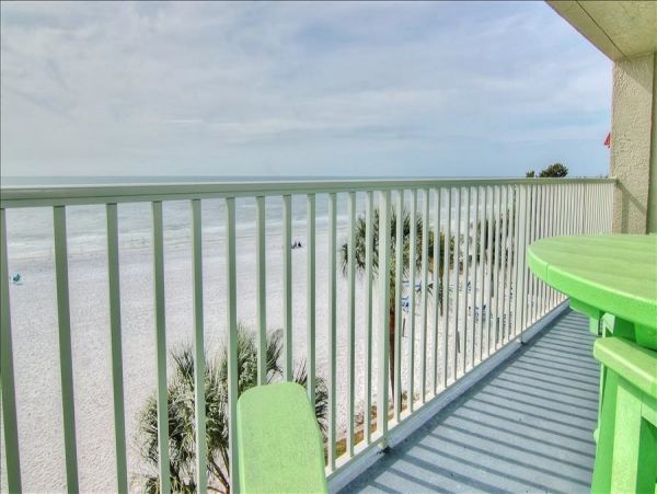 Beachfront Oasis Vacation Condo In Redington Shores Sleeps 8