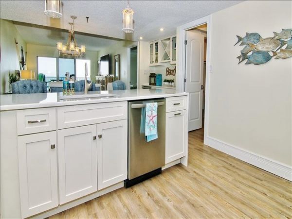 Beachfront Oasis Vacation Condo In Redington Shores Sleeps 8
