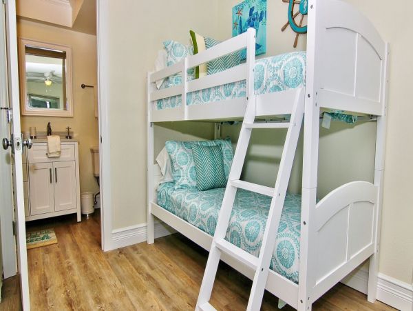 Beachfront Oasis Vacation Condo In Redington Shores Sleeps 8