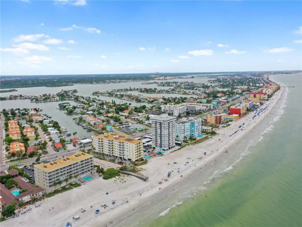 Beachfront Oasis Vacation Condo In Redington Shores Sleeps 8