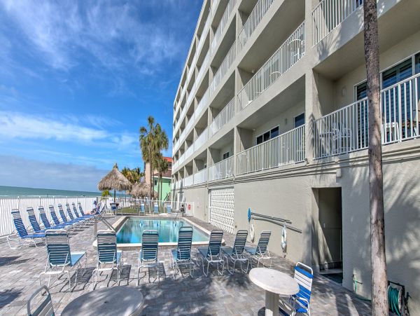 Beachfront Oasis Vacation Condo In Redington Shores Sleeps 8