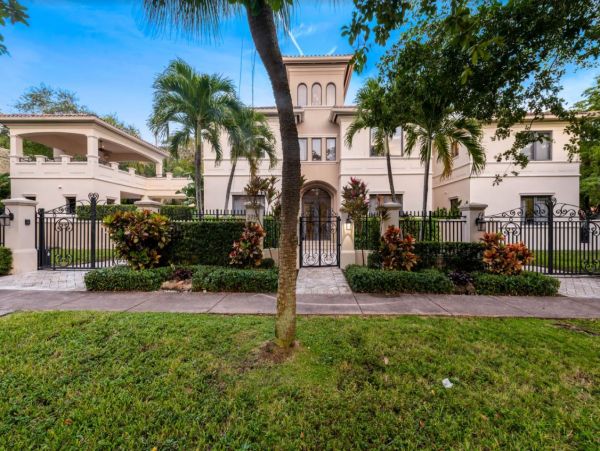 Posh Seven Bedroom Vacation Home in Miami With Private Pool