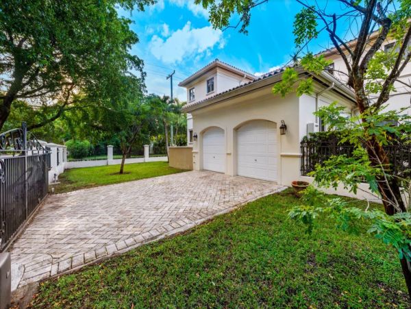 Posh Seven Bedroom Vacation Home in Miami With Private Pool