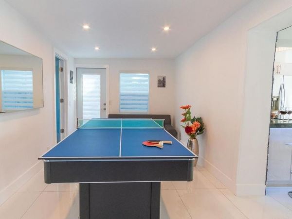 Miami Luxury Five Bedroom + Den Vacation Home with Pool