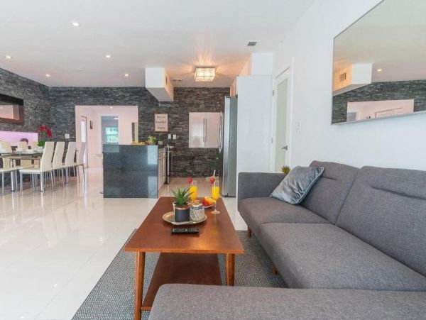 Miami Luxury Five Bedroom + Den Vacation Home with Pool