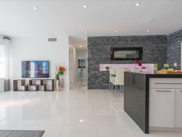 Miami Luxury Five Bedroom + Den Vacation Home with Pool