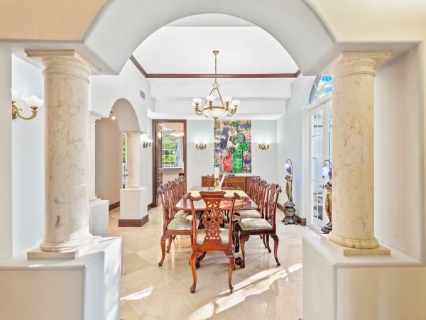 Private Pool Coral Gables Vacation Villa + Guests House