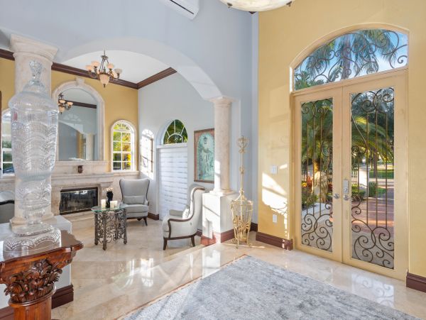 Private Pool Coral Gables Vacation Villa + Guests House