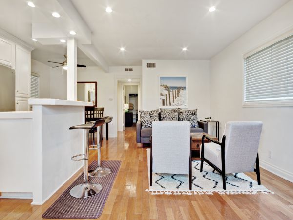 Newport Beach Home 983600