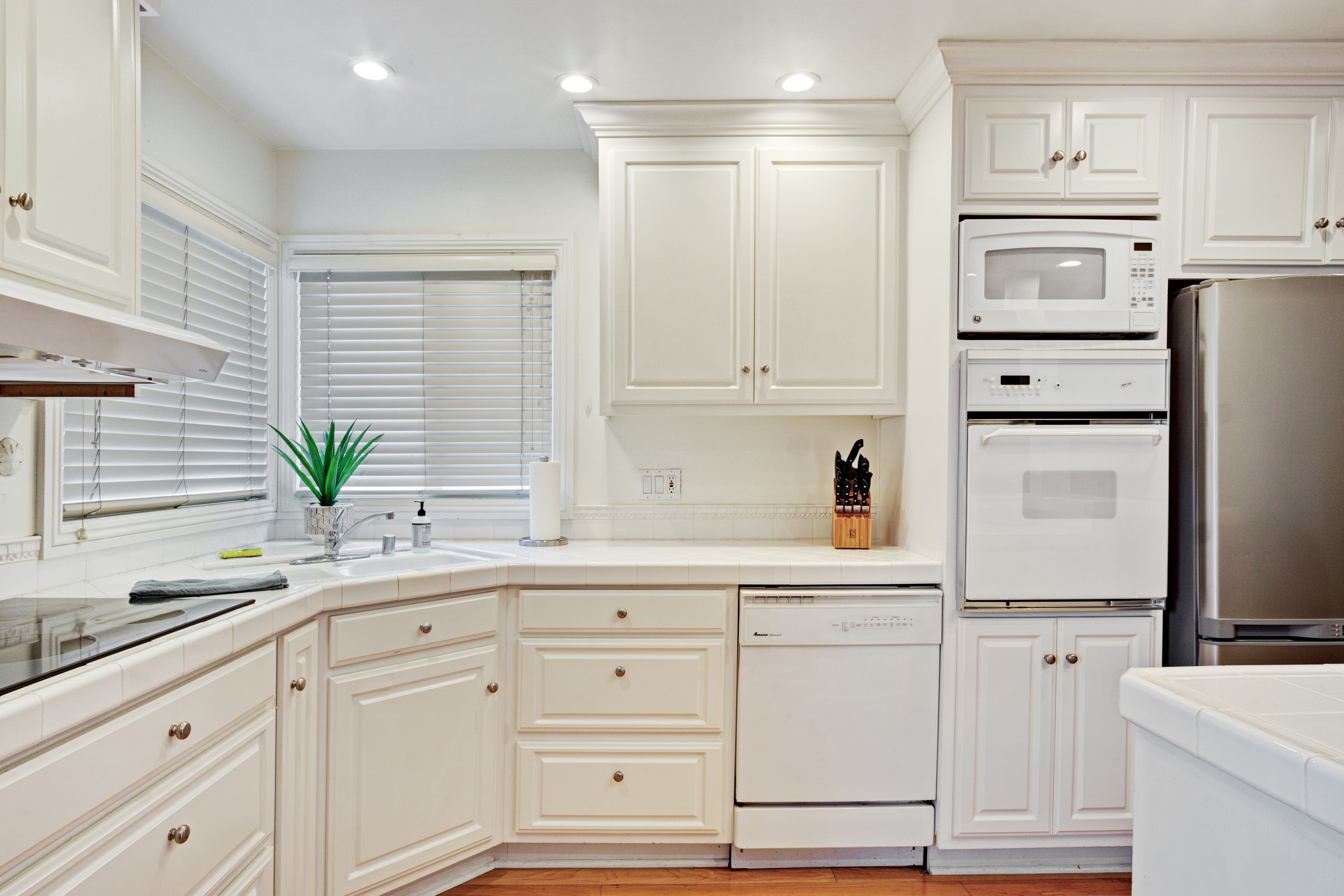 Newport Beach Home 983600