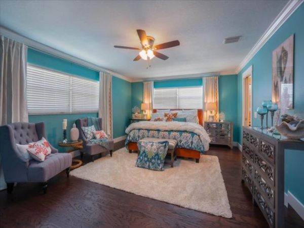 Holmes Beach 4 Bedroom Home Sleeps 8 Guests with Great Pool