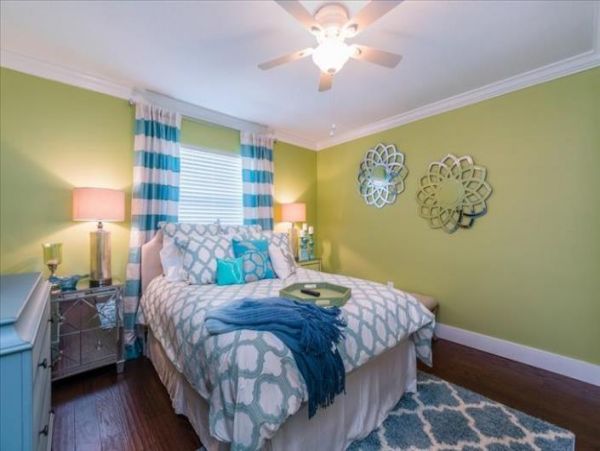 Holmes Beach 4 Bedroom Home Sleeps 8 Guests with Great Pool