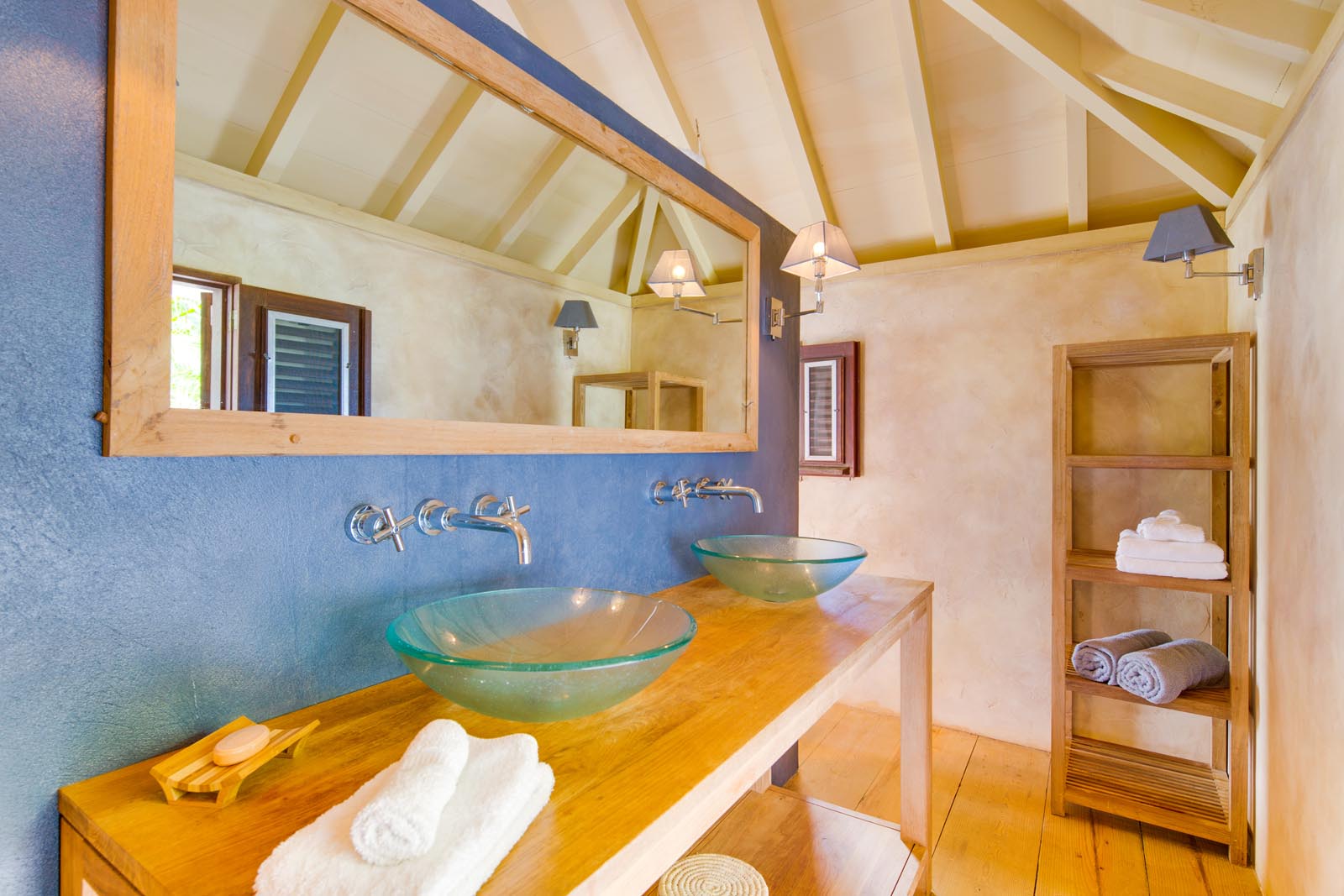 St. Barts Home 983677
