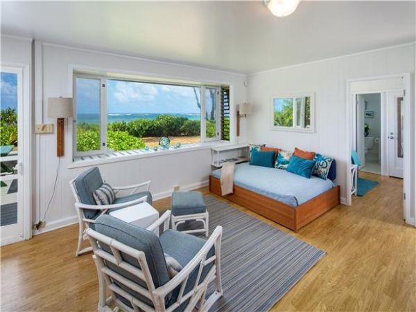 Kahuku Three Bedroom Vacation Home Short Walk To Beach