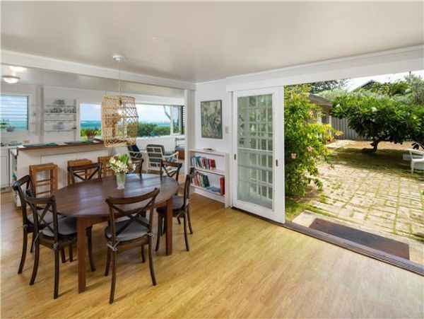 Kahuku Three Bedroom Vacation Home Short Walk To Beach