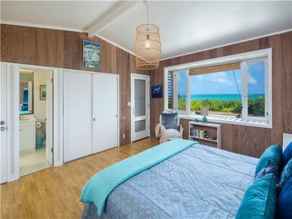 Kahuku Three Bedroom Vacation Home Short Walk To Beach