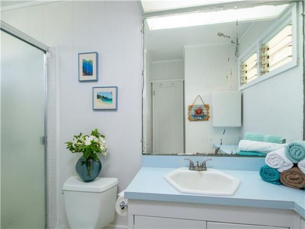 Kahuku Three Bedroom Vacation Home Short Walk To Beach