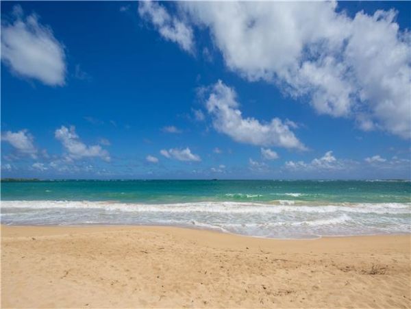 Kahuku Three Bedroom Vacation Home Short Walk To Beach