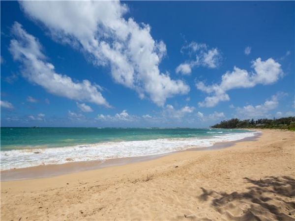 Kahuku Three Bedroom Vacation Home Short Walk To Beach