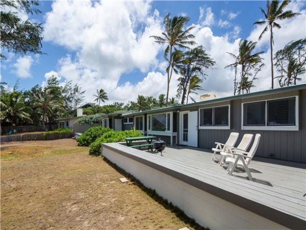 Kahuku Three Bedroom Vacation Home Short Walk To Beach