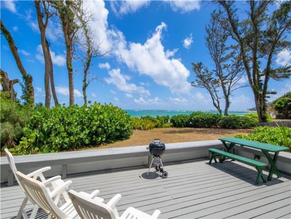 Kahuku Three Bedroom Vacation Home Short Walk To Beach