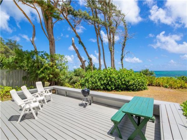 Kahuku Three Bedroom Vacation Home Short Walk To Beach