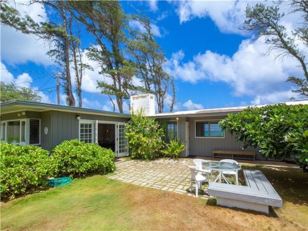 Kahuku Three Bedroom Vacation Home Short Walk To Beach