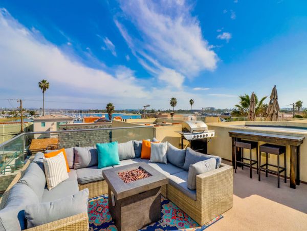 Spacious 3 Level Townhouse in San Diego with Rooftop Deck