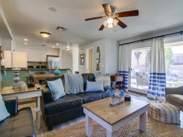 Spacious 3 Level Townhouse in San Diego with Rooftop Deck