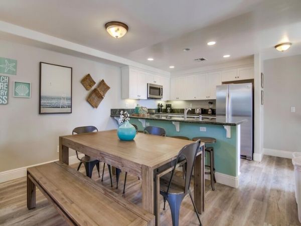Spacious 3 Level Townhouse in San Diego with Rooftop Deck