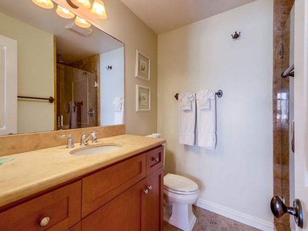 Spacious 3 Level Townhouse in San Diego with Rooftop Deck