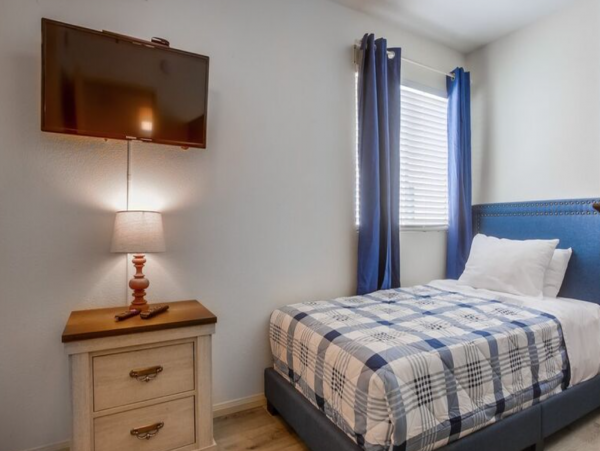 Two Units in San Diego with 5 Bedrooms Sleeps 14 Guests