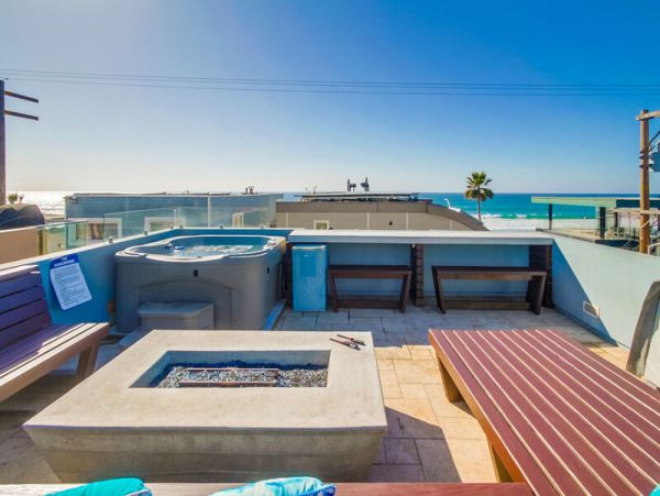 Lovely Mission Beach Townhome Steps from the Beach Sleeps 10