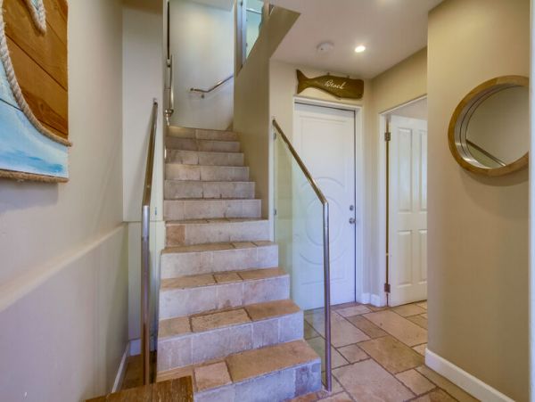 Lovely Mission Beach Townhome Steps from the Beach Sleeps 10